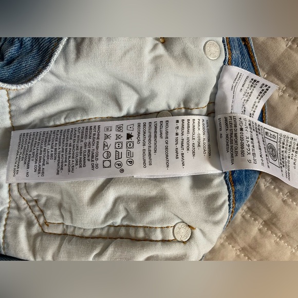 Levi’s Jean Shorts - Picture 7 of 9